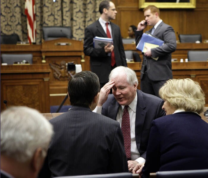 <b>Edward M Liddy</b> (centre), former chairman of AIG, which has received more than $170 billion in taxpayer bailout money from the US Treasury and Federal Reserve. AIG planned to pay about $165 million in bonuses to executives. Liddy, then chairman of AIG, said at least some bonuses were needed to keep the most skilled executives. (NYT photo)